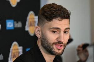 湖人还有这号人呢克莱伯恢复场上训练 球队会适时更新其伤情